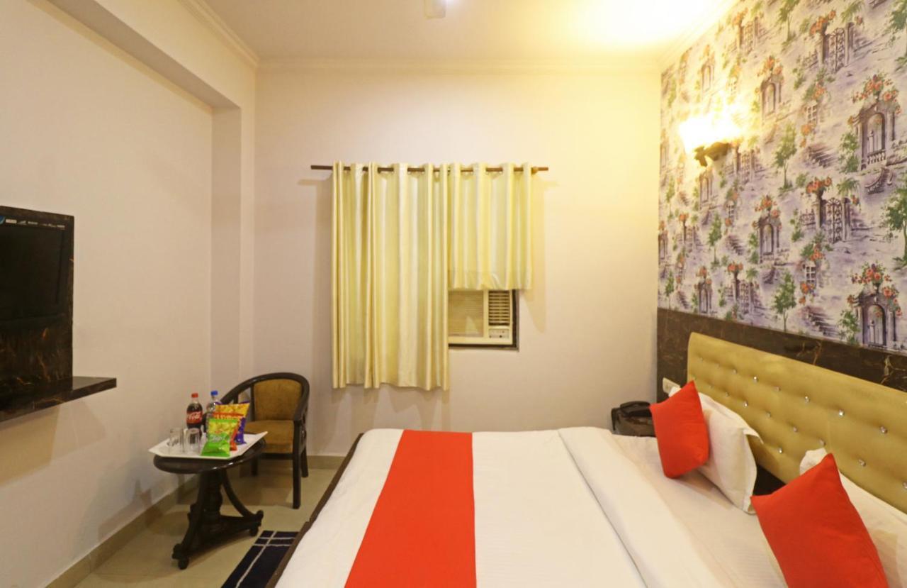Airport Samara Inn New Delhi Buitenkant foto