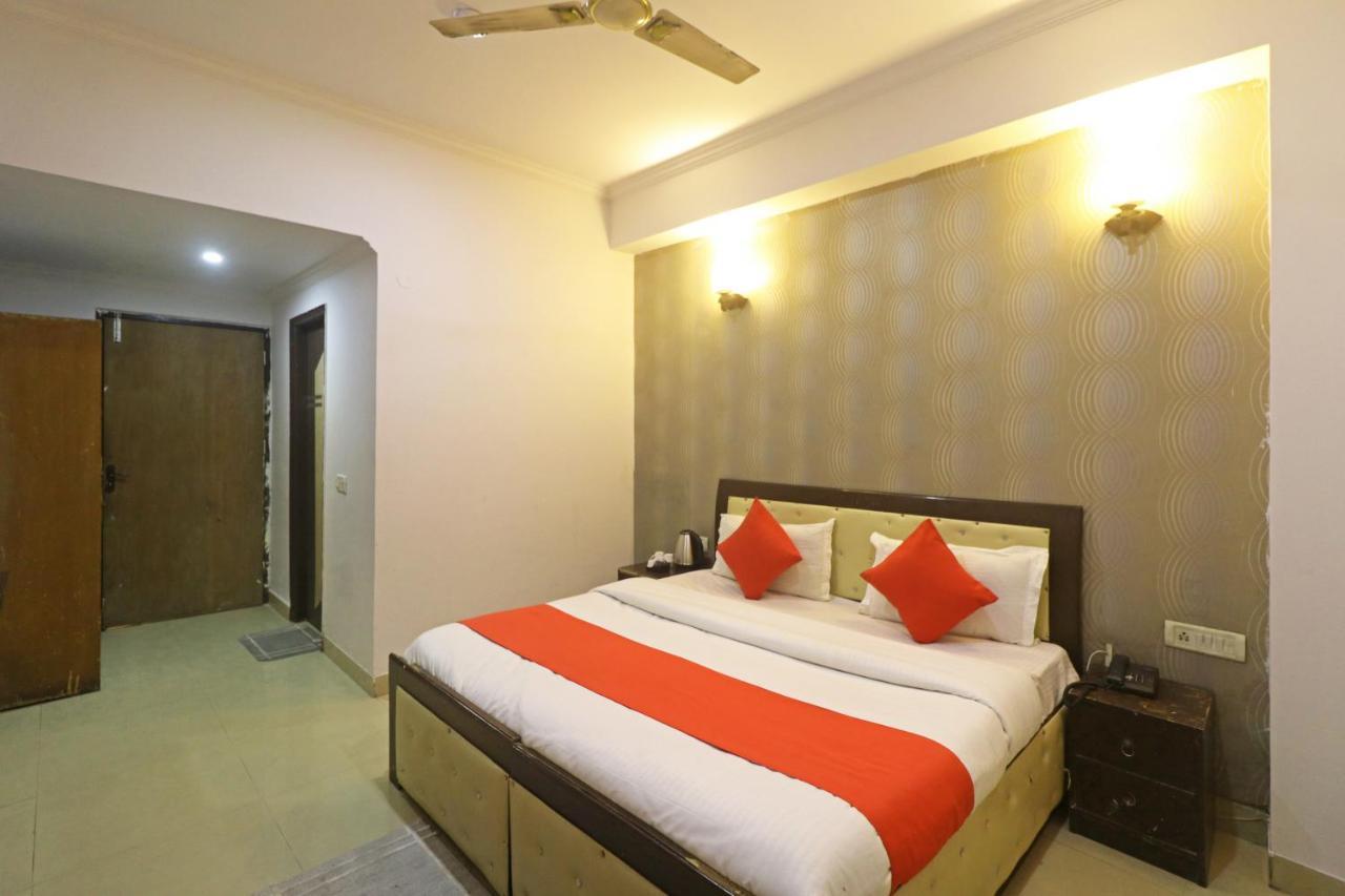 Airport Samara Inn New Delhi Buitenkant foto