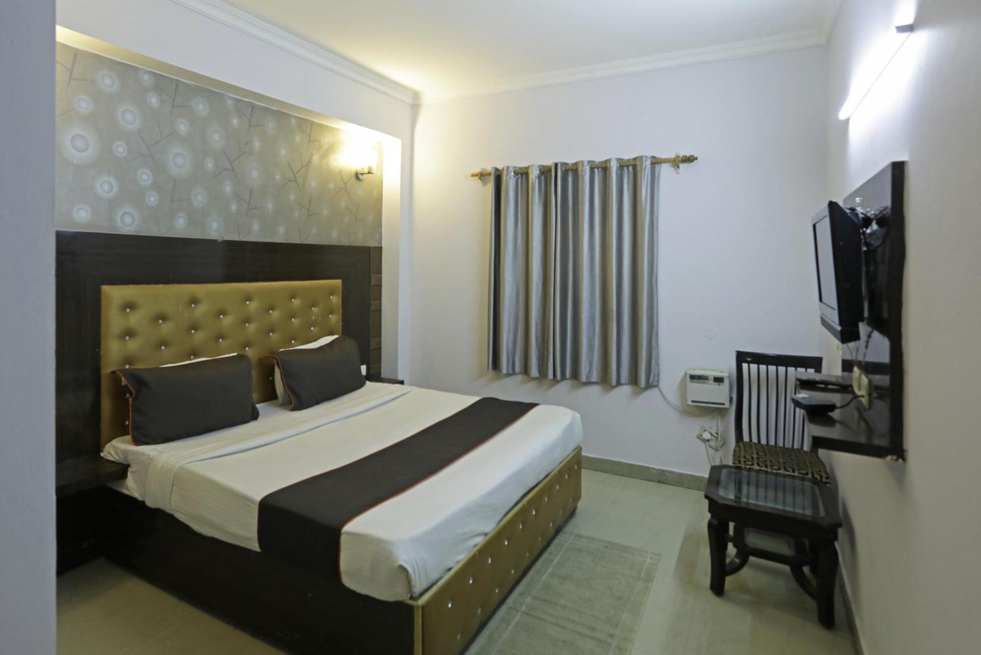 Airport Samara Inn New Delhi Buitenkant foto
