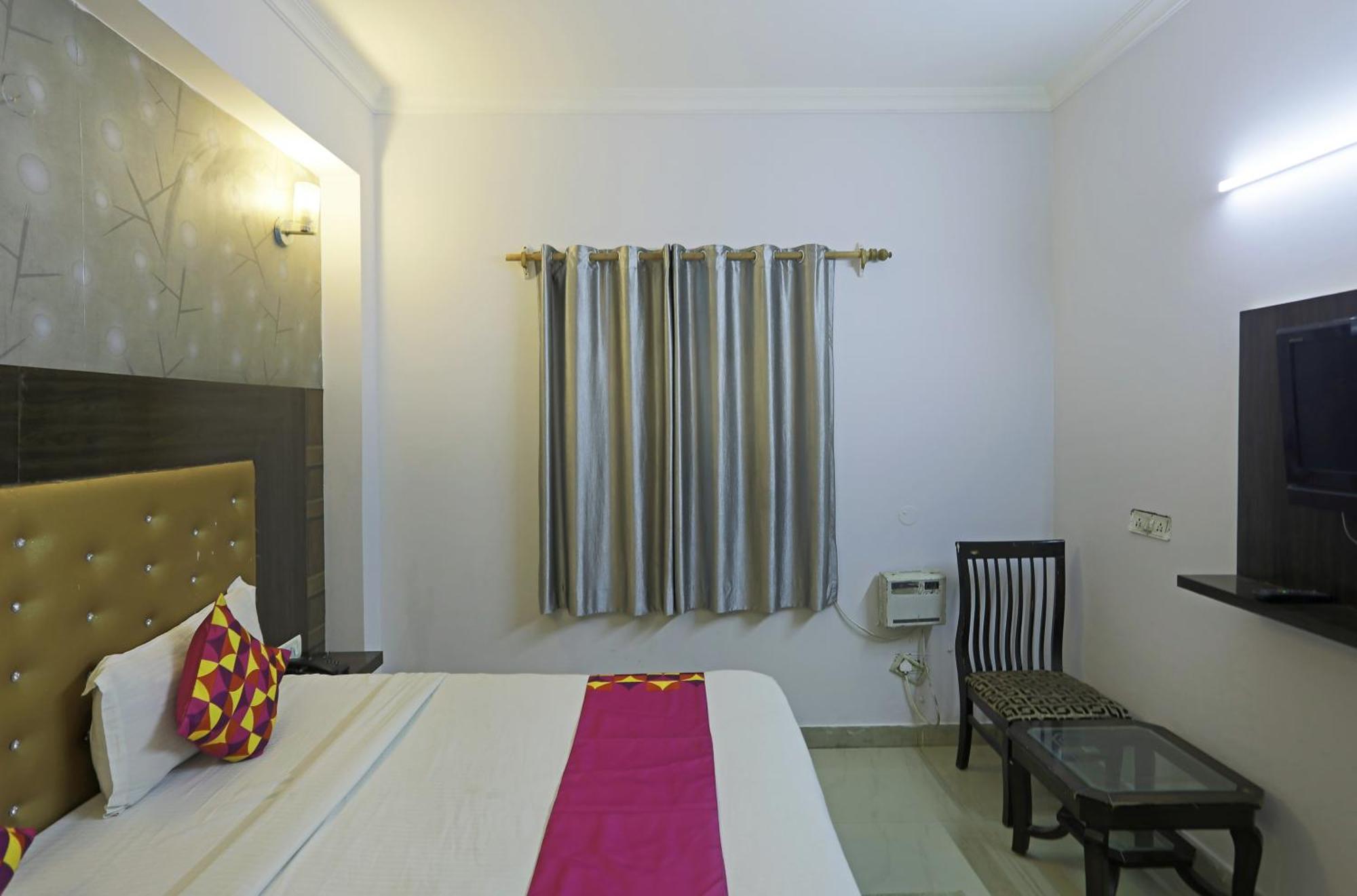 Airport Samara Inn New Delhi Buitenkant foto